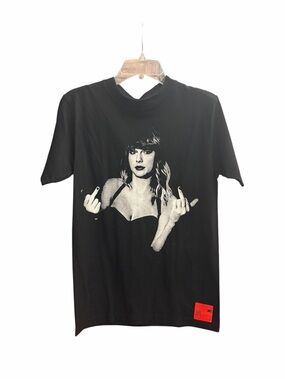 NWT Taylor Graphic Tee with Woman Print